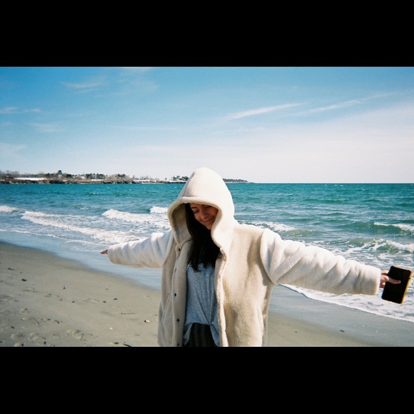 Meet your posher, Tessa - Picture 1 of 1